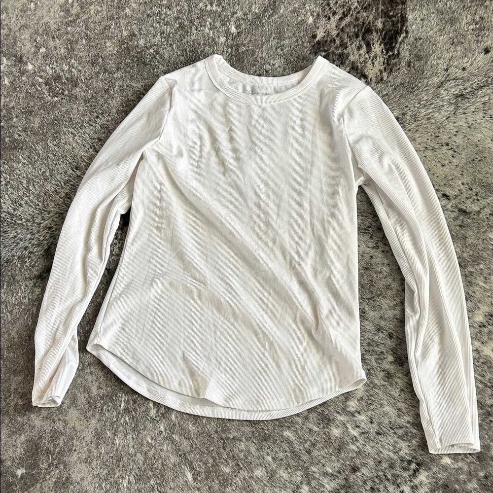 No Boundaries Essential Curved Hem Long Sleeve Top